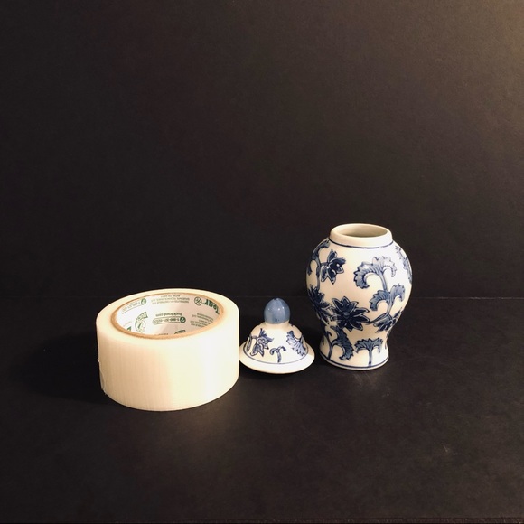 Miniature Chinoiserie Vase with Top - Picture 5 of 7